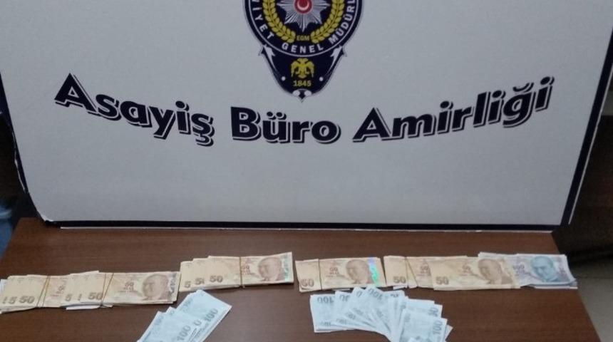 Piyasaya sahte para s&uuml;rmek isteyen 3 kişi yakalandı