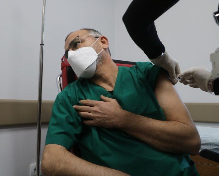 Sivas’ta sağlık çalışanlarına aşılama çalışması başladı G1