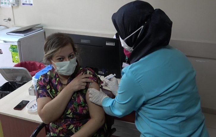 Denizli’de ilk aşı Sağlık Müdürü Öztürk’e yapıldı G1