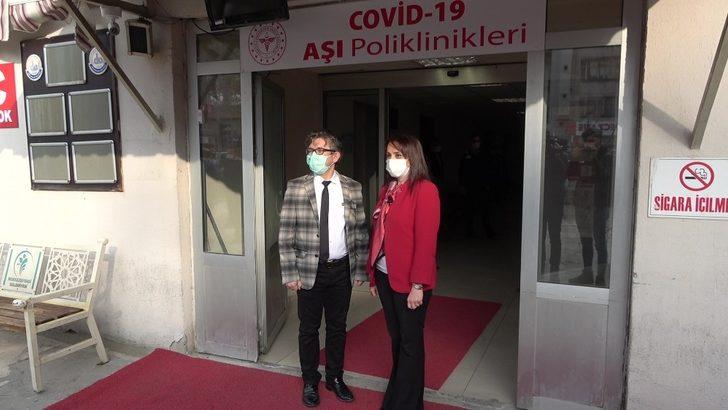 Denizli’de ilk aşı Sağlık Müdürü Öztürk’e yapıldı G3