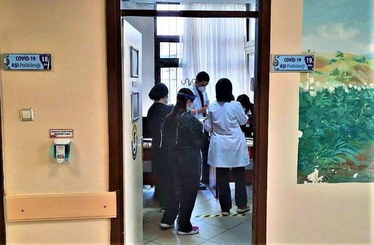 Denizli’de ilk aşı Sağlık Müdürü Öztürk’e yapıldı G5