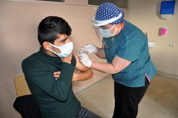 Yüksekova’da ilk korona virüs aşısı yapılmaya başlandı G1