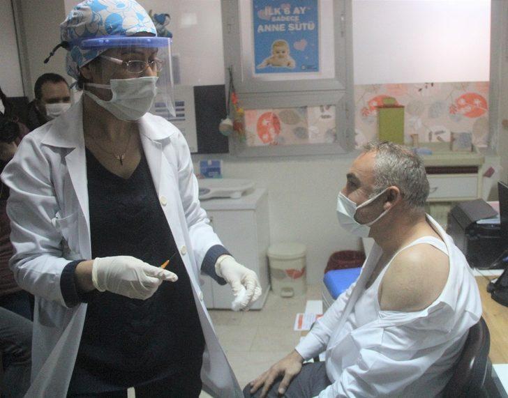 Kütahya’da 153 aşı odası kuruldu, sağlık çalışanları aşılanmaya başladı G1