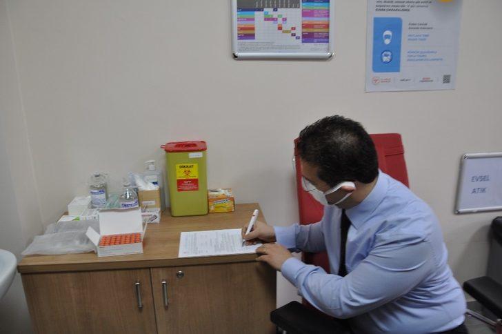 Sağlık çalışanlarına aşılar yapılmaya başladı G1