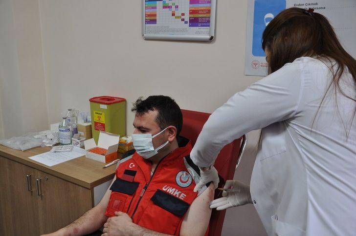 Sağlık çalışanlarına aşılar yapılmaya başladı G4