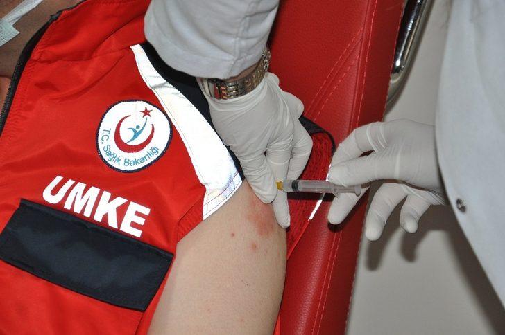 Sağlık çalışanlarına aşılar yapılmaya başladı G5