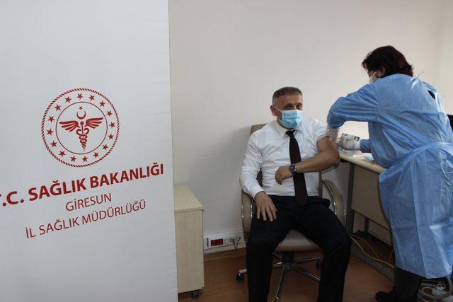 Giresun’da Korona virüs aşısı sağlık çalışanlarına uygulanmaya başlandı