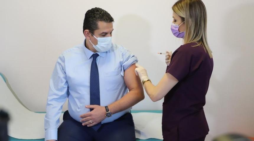 Edirne’de sağlık çalışanlarına Covid-19 aşı uygulaması başladı