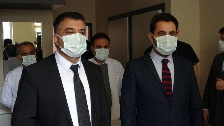 Van İl Sağlık Müdürü ile hastane başhekimi aşı oldu G3