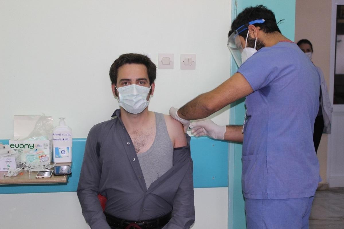 T&uuml;rkeli&rsquo;de ilk korona aşıları vuruldu