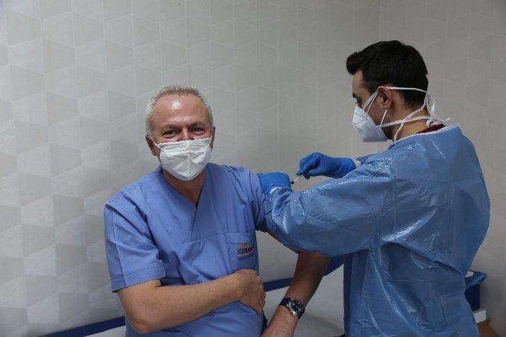 Özel Denizli Cerrahi Hastanesi’nde ilk Covid aşıları uygulandı G3