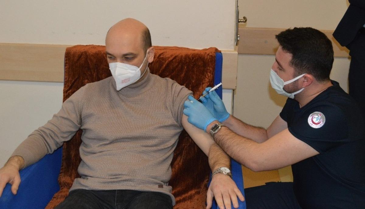 Besni&rsquo;de ilk korona vir&uuml;s aşıları yapılmaya başlandı