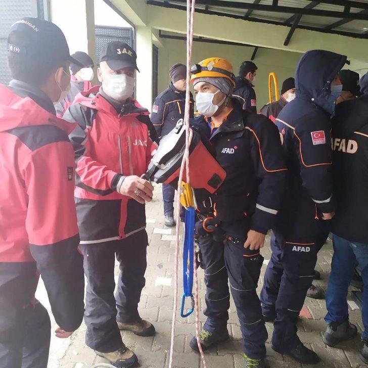 AFAD ve JAK ekiplerinden Kartalkaya’da ortak eğitim G4