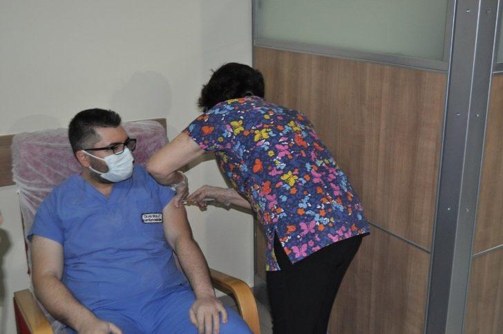 Kırşehir’de, sağlık personelinde aşılama başladı G1