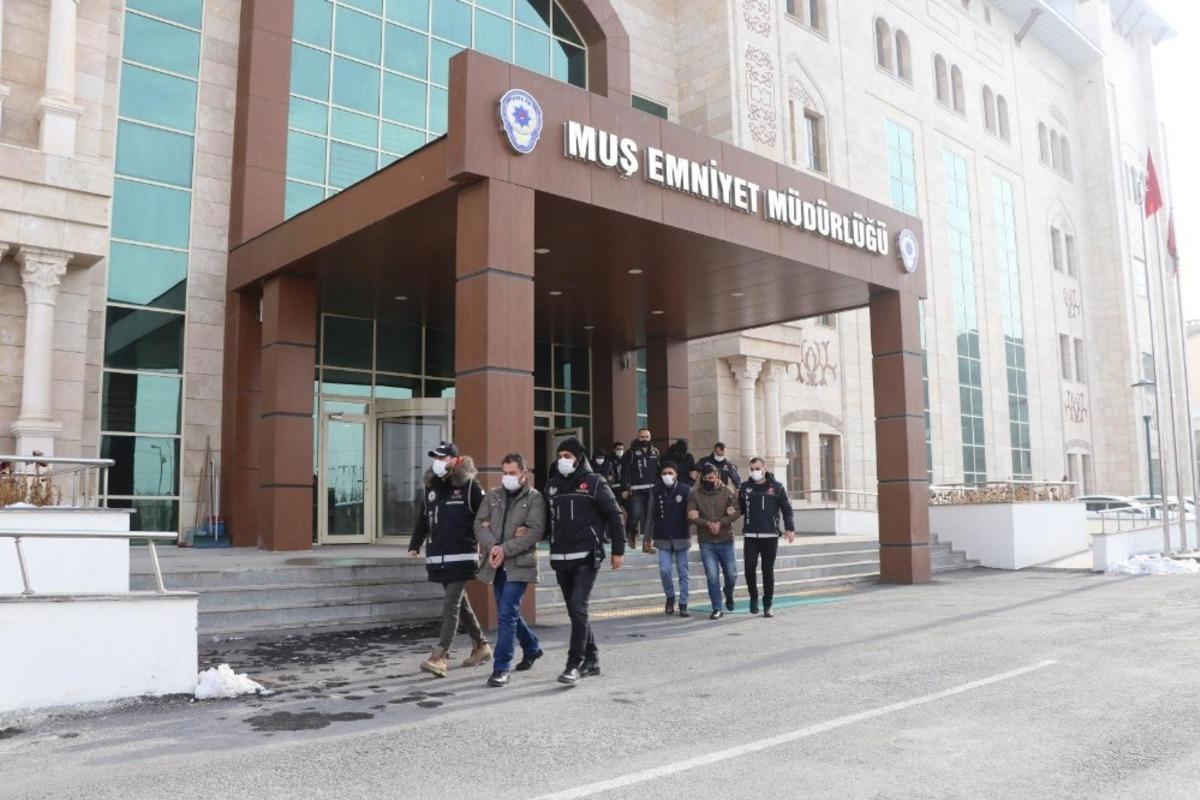 Ehliyet sınavı i&ccedil;in kopya d&uuml;zeneği hazırlayan &ccedil;ete &ccedil;&ouml;kertildi