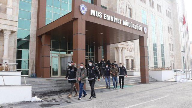 Ehliyet sınavı için kopya düzeneği hazırlayan çete çökertildi