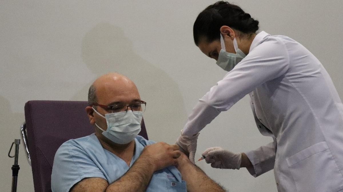 Kocaeli&rsquo;nde ilk Korona vir&uuml;s aşısı vuruldu