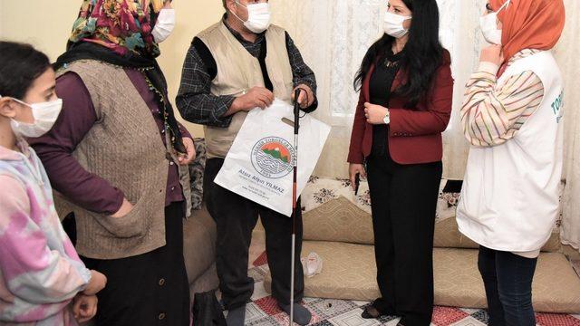 Toroslar Belediyesinden görme engelli bireylere ’beyaz baston’