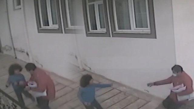 Dehşete düşüren olay! Kargo görevlisi, otizmli çocuğu dövdü