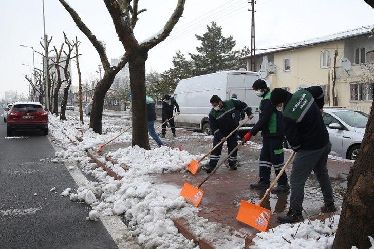 Büyükşehir, 16 ilçede gece boyu karla mücadele etti G2