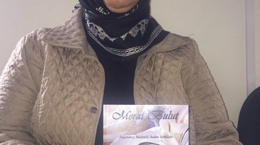 50 yaşındaki ev hanımı Meral Bulut ilk kitabını &ccedil;ıkardı