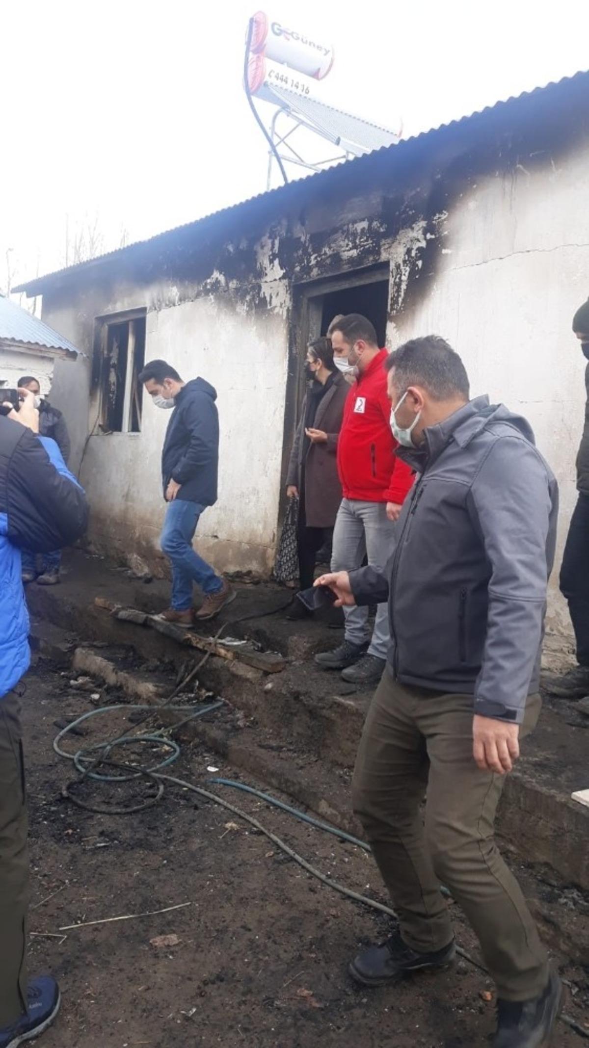 Evi yanan vatandaşa Kızalay&rsquo;dan yardım eli