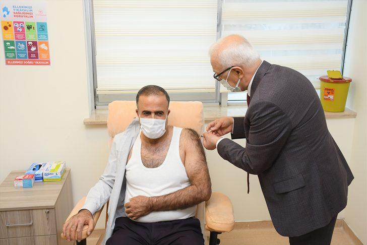 Kastamonu, Çorum, Sinop, Amasya, Tokat ve Çankırı'da sağlık çalışanları aşılanıyor G1