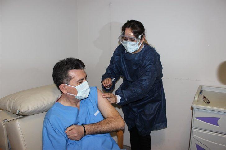 Kastamonu, Çorum, Sinop, Amasya, Tokat ve Çankırı'da sağlık çalışanları aşılanıyor G4