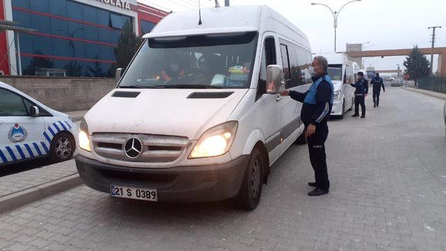 Diyarbakır’da zabıta ekiplerinden servis araçlarına korona virüs denetimi