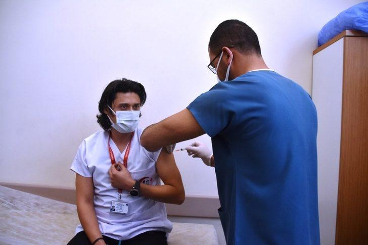 Bitlis’te ilk korona virüs aşısı yapılmaya başlandı G3