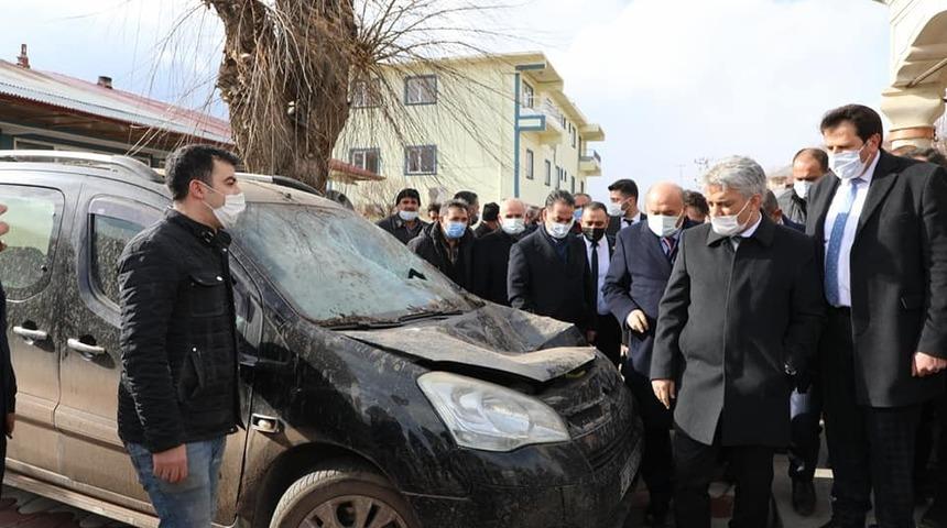 Erzincan protokolü fırtınanın zarara yol açtığı Otlukbeli’de incelemelerde bulundu