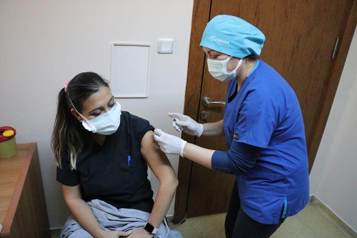 Karabük, Düzce, Bolu, Bartın ve Zonguldak'ta CoronaVac aşısı sağlık personeline uygulanmaya başlandı G2