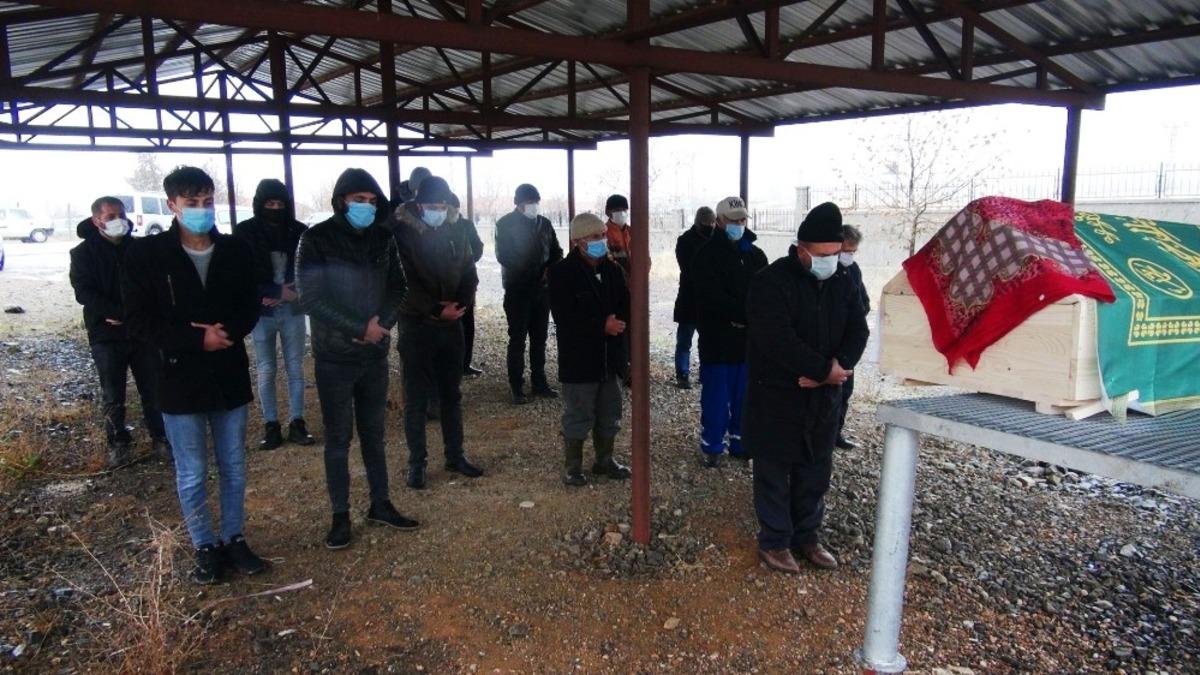 İstanbul&rsquo;da &ouml;ld&uuml;r&uuml;len Ferdane Kurt memleketinde defnedildi