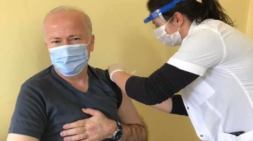 Aydın Eczacı Odası Başkanı Karaarslan; "Aşı olsak da kurallara riayet etmeliyiz"