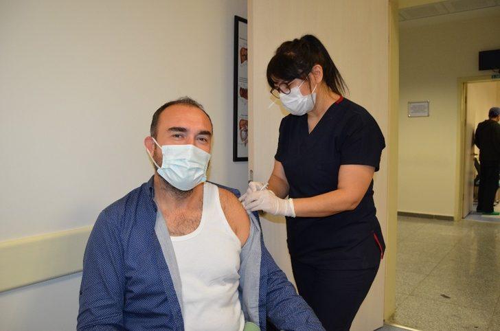 Alanya’da sağlık çalışanları aşılanmaya başlandı G2