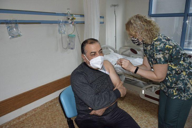 Burdur’da CoronaVac aşısı, sağlık çalışanlarıyla başladı G4