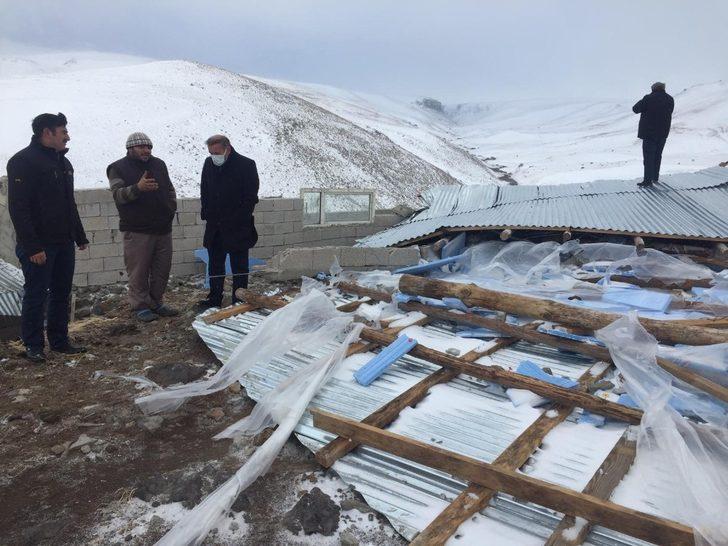 Şiddetli rüzgar ahırın çatısını uçurdu G1