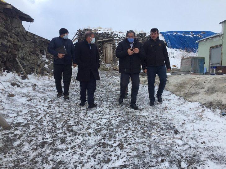 Şiddetli rüzgar ahırın çatısını uçurdu G2