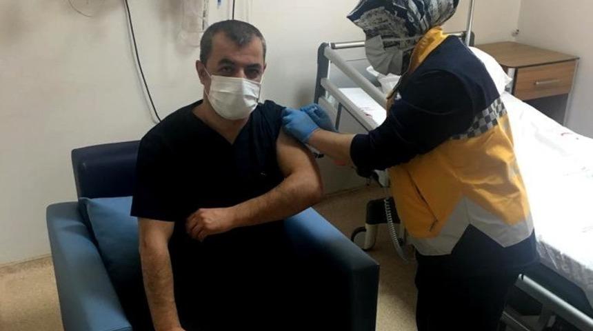 &Ccedil;elikhan&rsquo;da korona vir&uuml;s aşısı yapılmaya başlandı