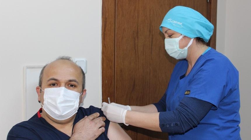 Zonguldak İl Sağlık Müdürü Covid-19 aşısı oldu