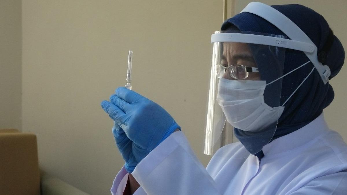 Uşak&rsquo;ta ilk Covid-19 aşıları uygulandı