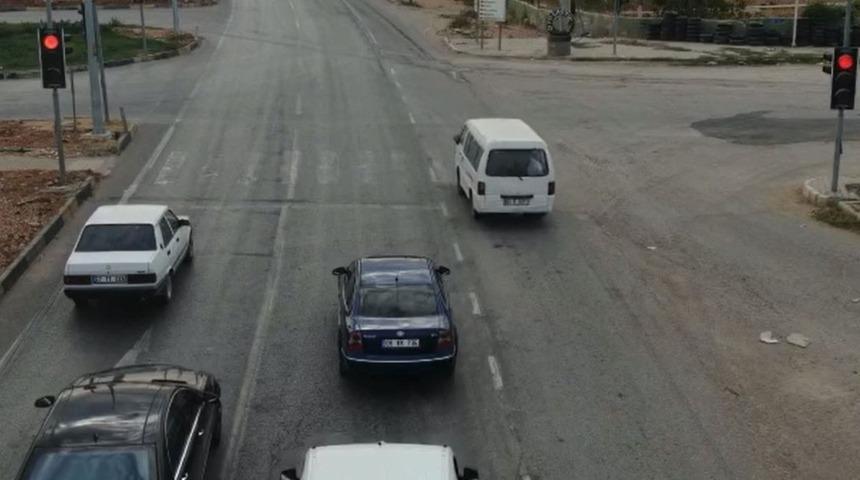 Işık ihlali yapılan s&uuml;r&uuml;c&uuml;ler drone ile tespit edildi