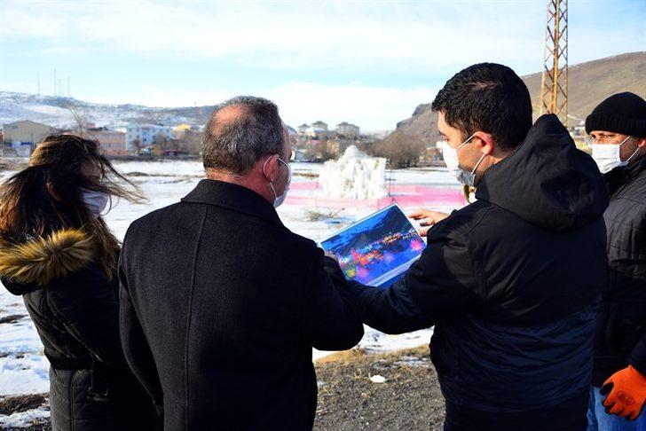 Vali Hüseyin Öner, yüzeyi buz tutan Çıldır Gölü’nde incelemelerde bulundu G4