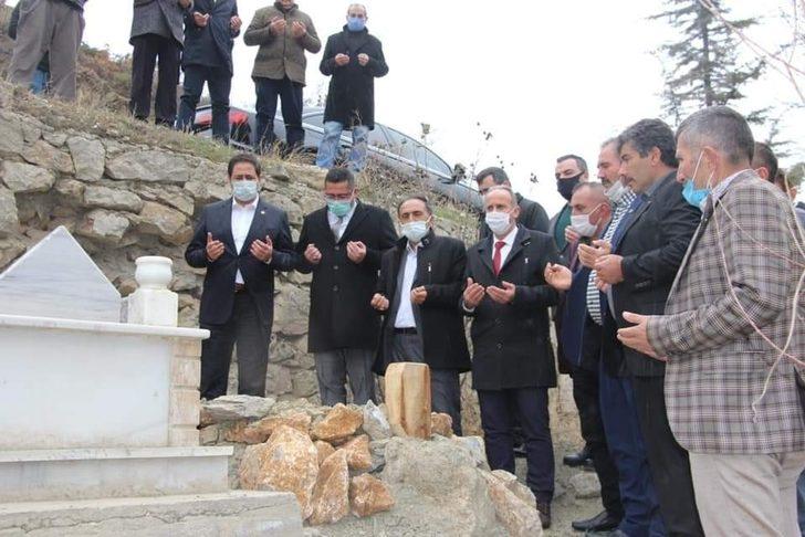 Koronadan ölen başkan, mezarı başında anıldı G2