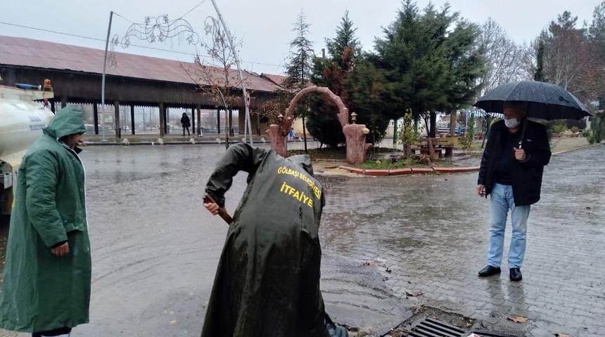 İtfaiye ekiplerinden su baskınlarına karşı yoğun mesai