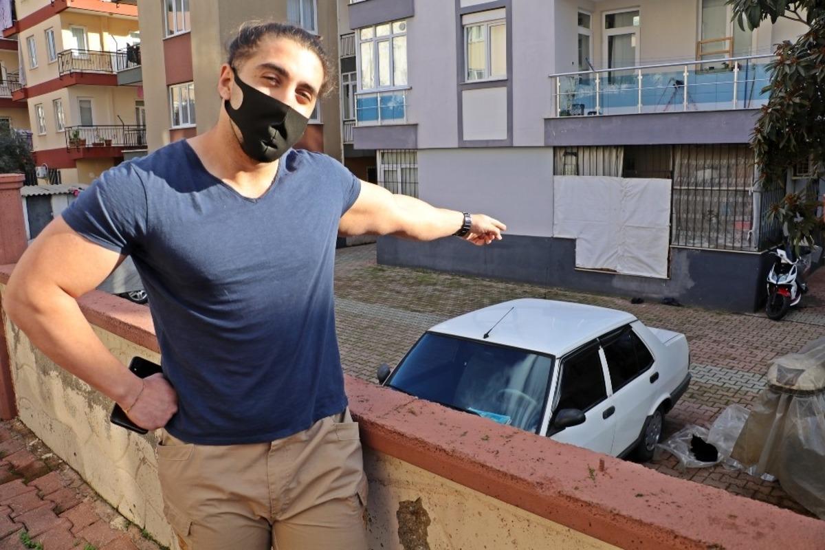 D&ouml;v&uuml;ş sporlarıyla ilgilenen gence, kedilere s&uuml;t verirken terlikli t&uuml;k&uuml;r&uuml;kl&uuml; saldırı