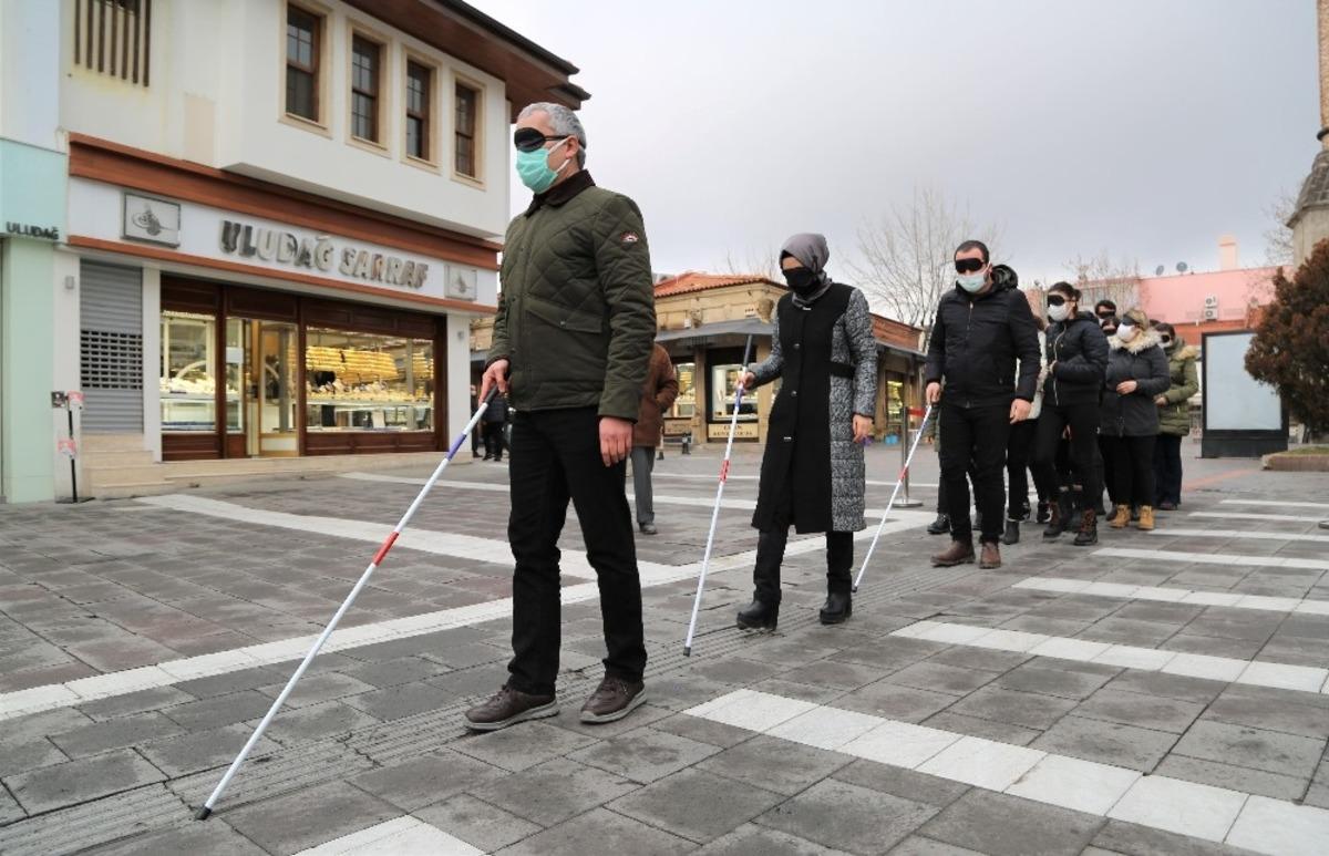 Başkan &Ccedil;akın, beyaz bastonla farkındalık oluşturdu