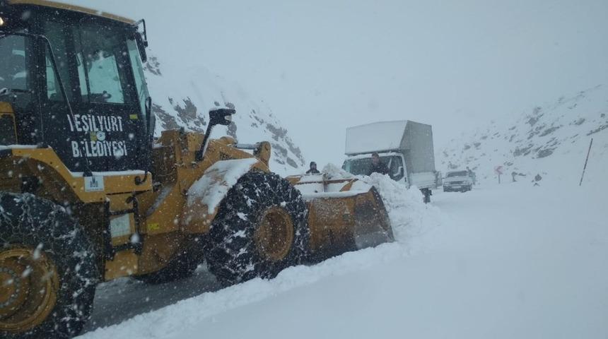 Şiddetli kar yağışına karşı yoğun tedbirler alındı