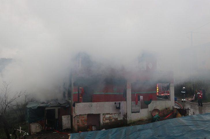 Yangın 10 kişilik aileyi evsiz bıraktı G1