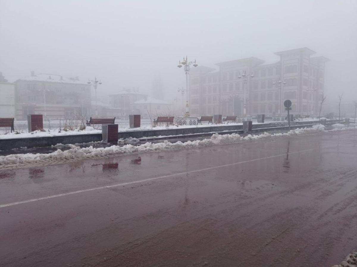 Şarkışla sise teslim oldu